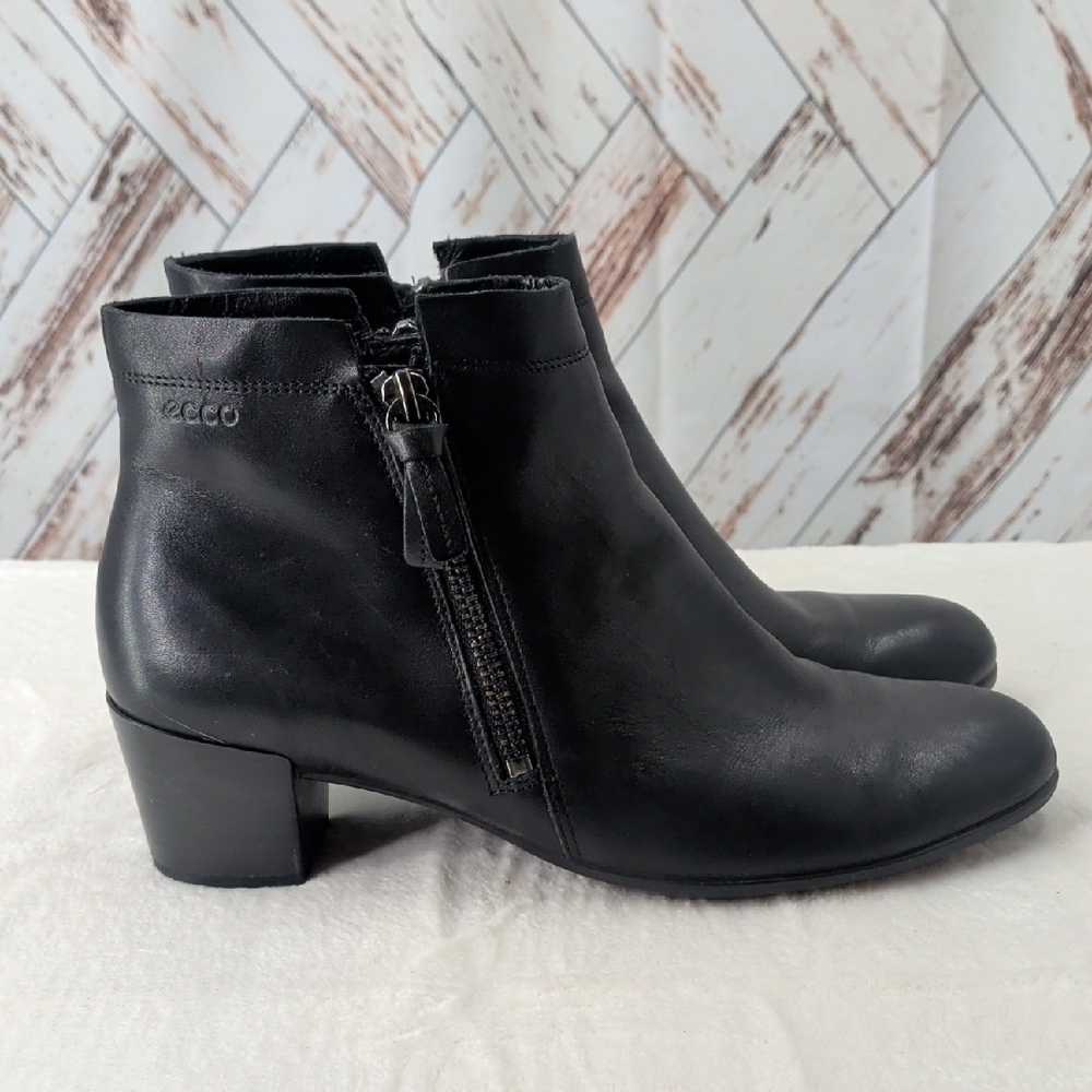 Ecco‎ black leather double zip heeled ankle boots